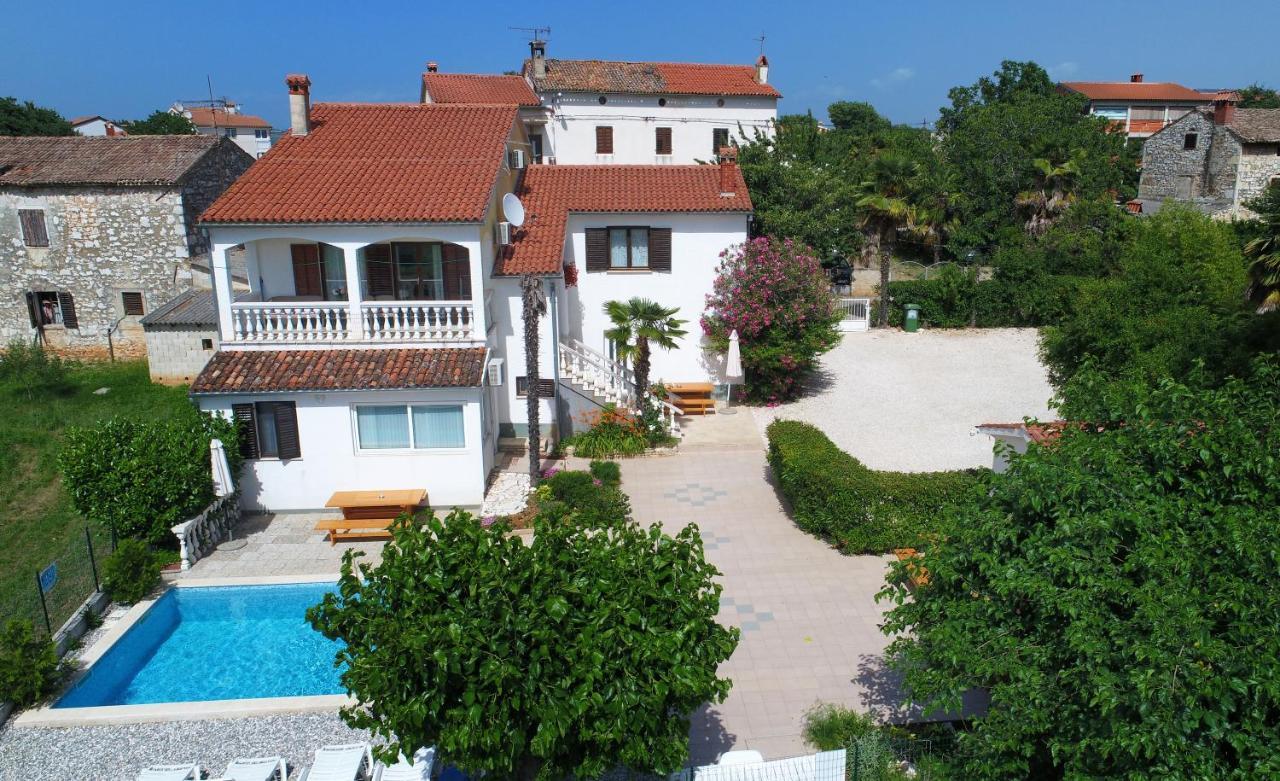 Apartments Ella Пореч Экстерьер фото