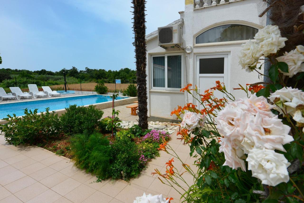 Apartments Ella Пореч Экстерьер фото